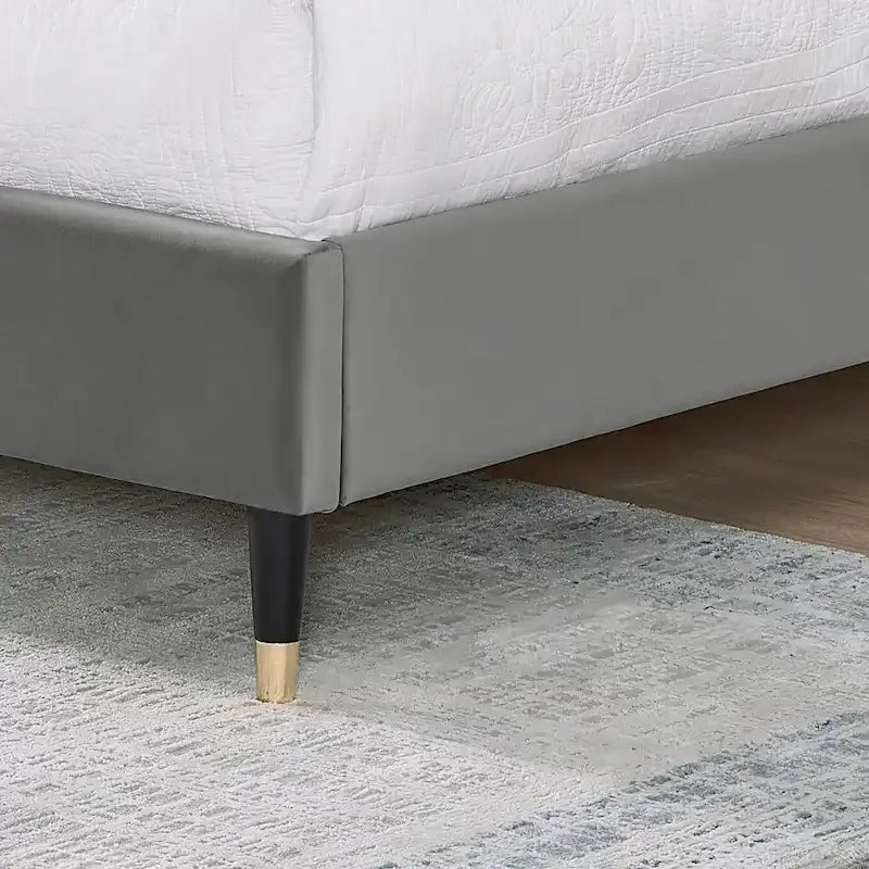 Lit plateforme gris King Size de style moderne avec tête de lit en velours à oreilles pour chambre à coucher