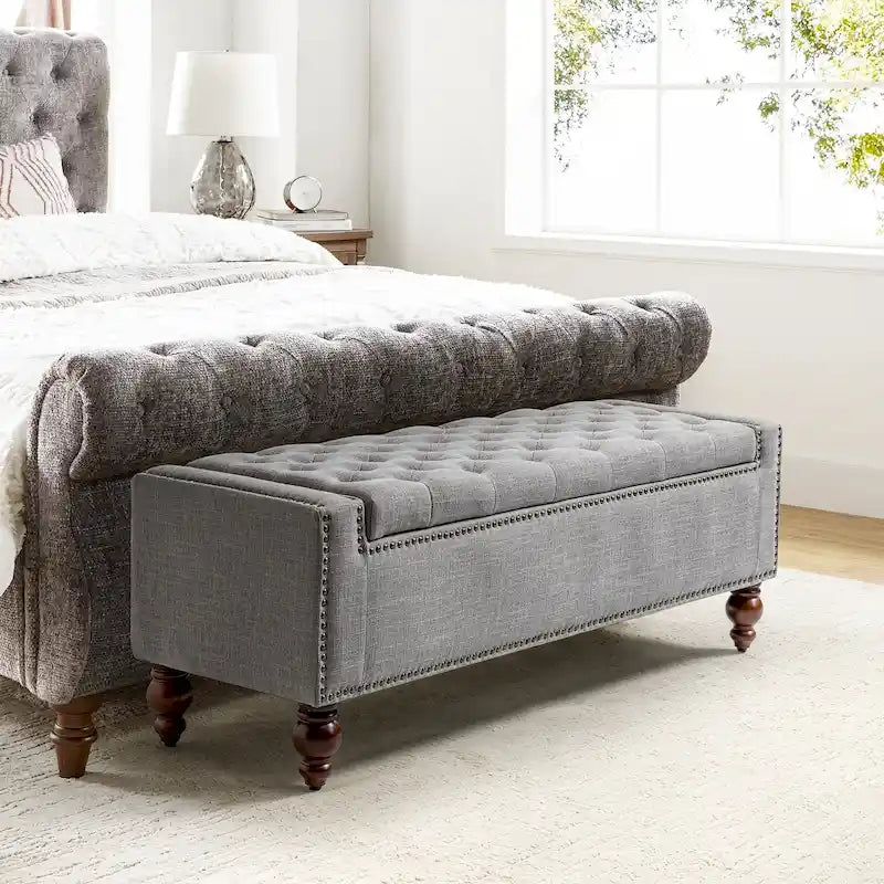 Banc de rangement Felix Classic capitonné avec garnitures cloutées par HULALA HOME