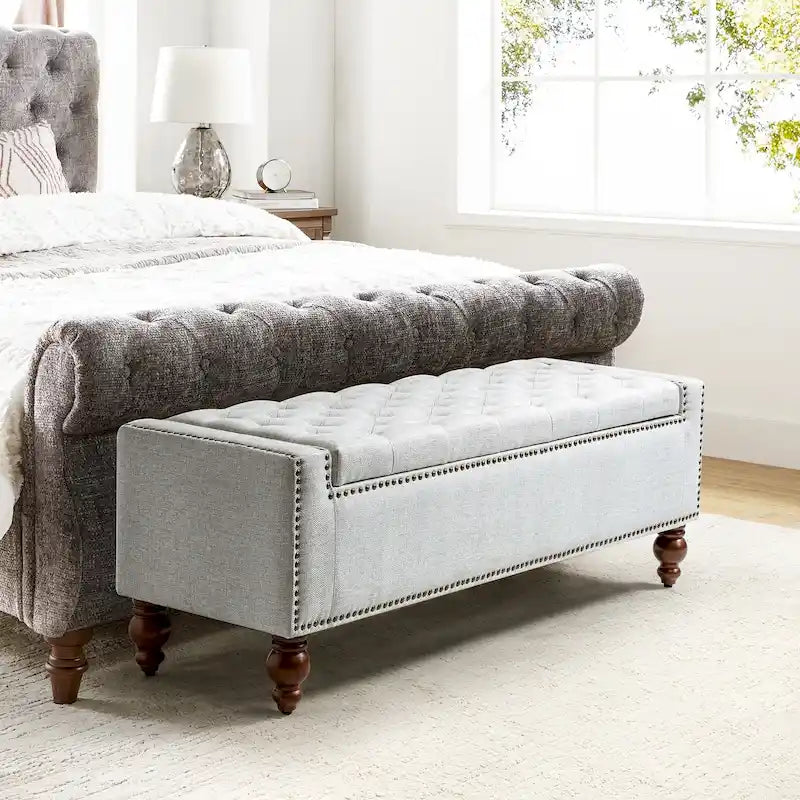 Banc de rangement Felix Classic capitonné avec garnitures cloutées par HULALA HOME