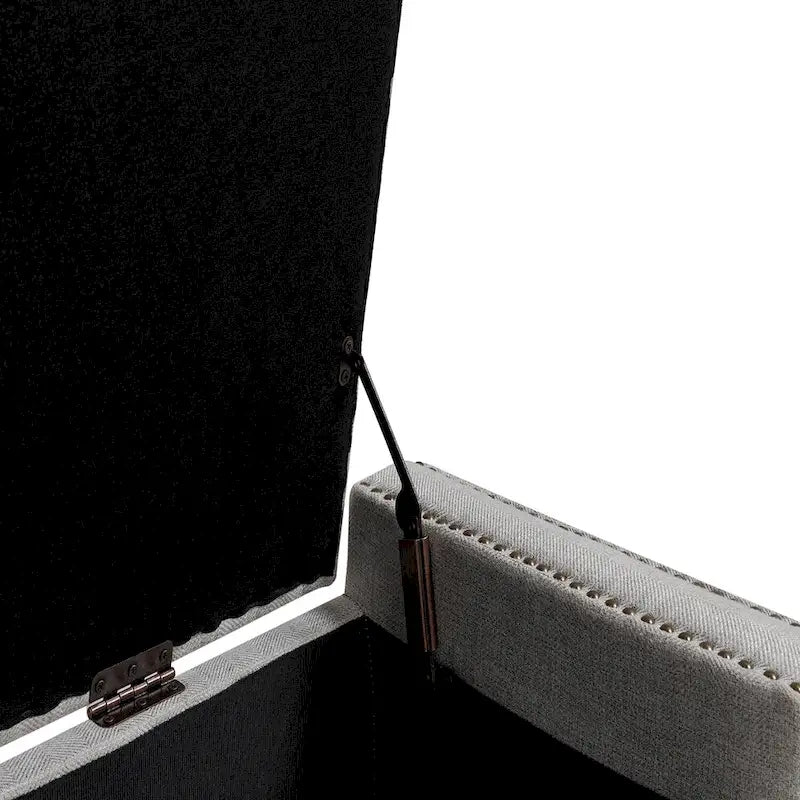 Banc de rangement Felix Classic capitonné avec garnitures cloutées par HULALA HOME