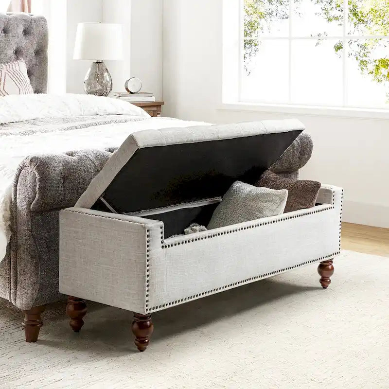 Banc de rangement Felix Classic capitonné avec garnitures cloutées par HULALA HOME