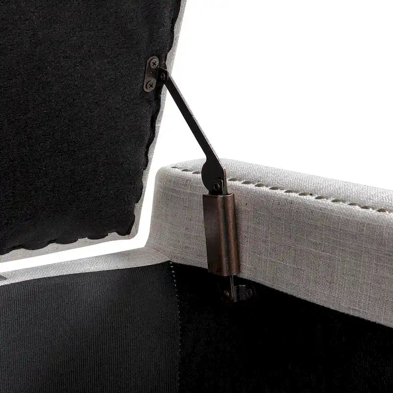 Banc de rangement Felix Classic capitonné avec garnitures cloutées par HULALA HOME