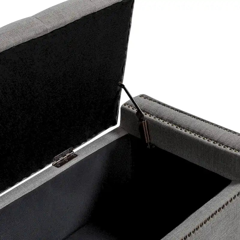 Banc de rangement Felix Classic capitonné avec garnitures cloutées par HULALA HOME