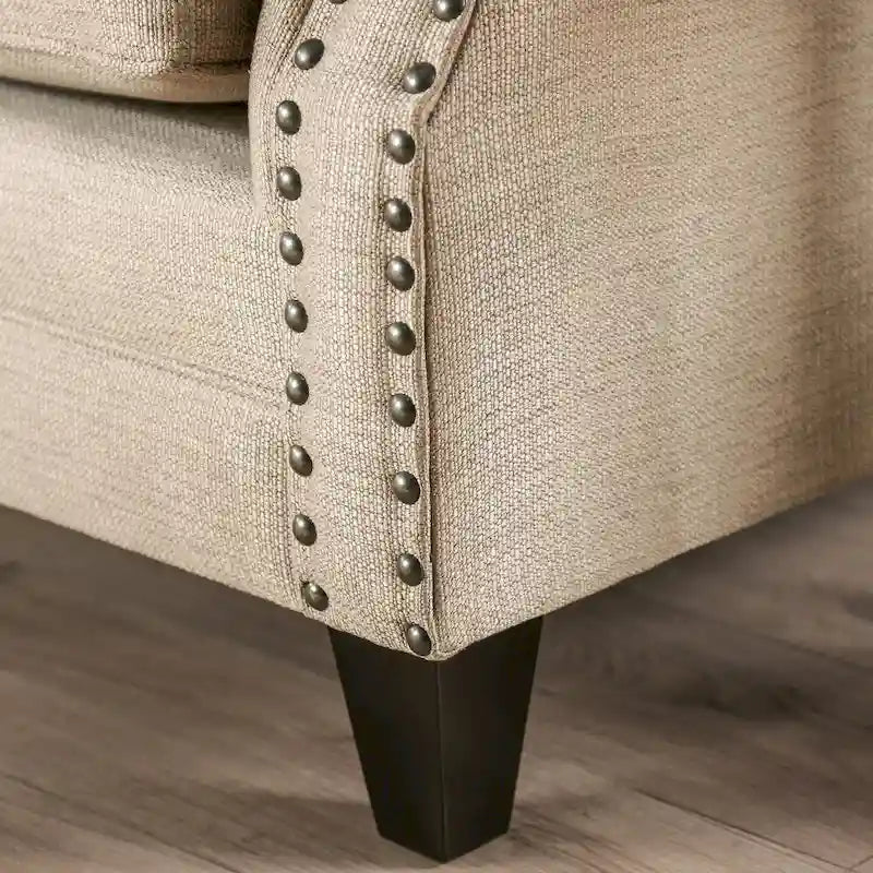 Canapé deux places rembourré traditionnel Qyn en bois massif beige de Furniture of America