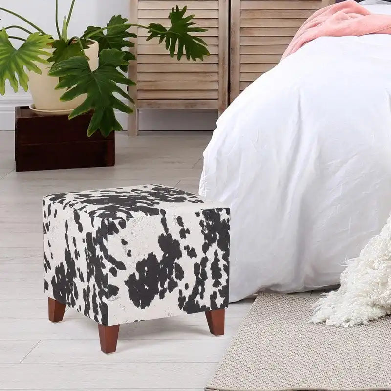 Pouf cube style britannique Adeco à motif vache, repose-pieds élégant
