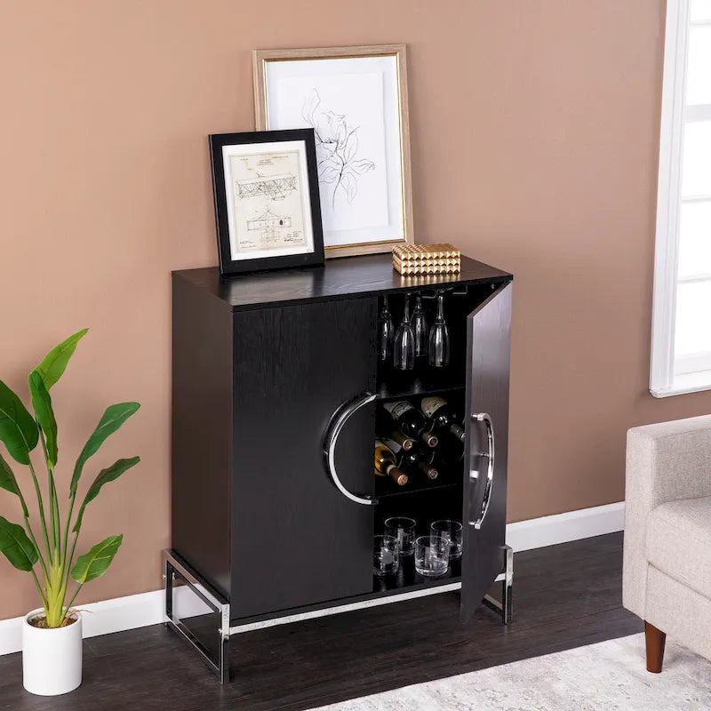 Meuble bar à double porte Pierton de SEI Furniture