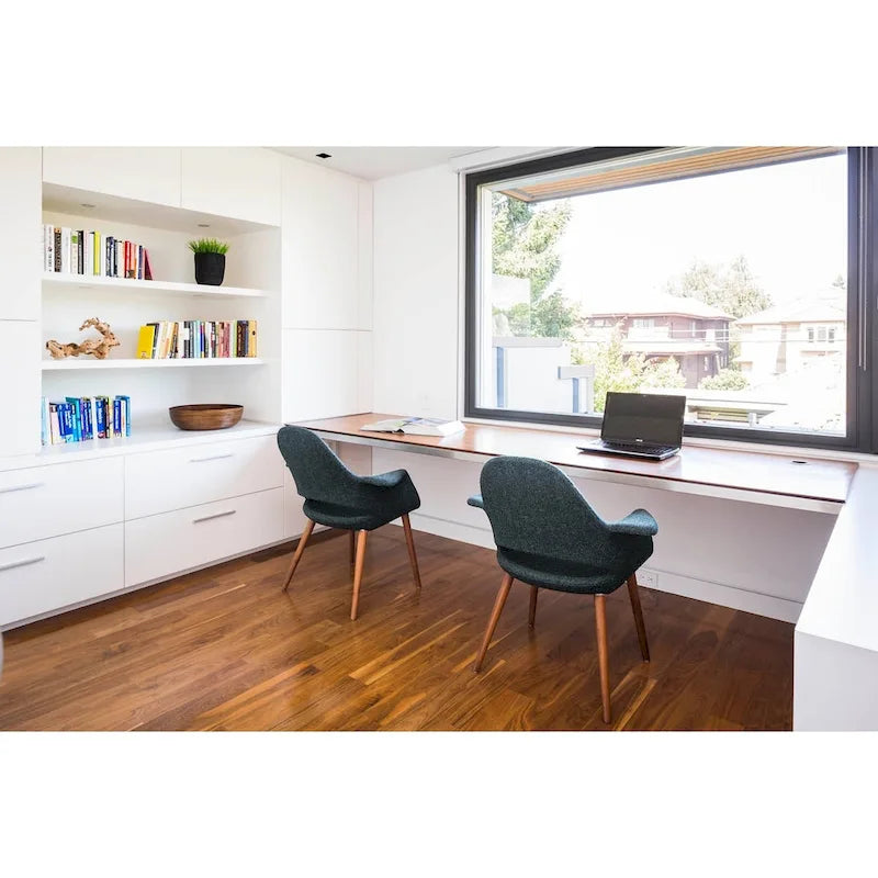 Ensemble de 2 fauteuils modernes en tissu bio avec pieds en bois brun noyer foncé, parfaits pour la salle à manger, le bureau ou comme fauteuil d'appoint.