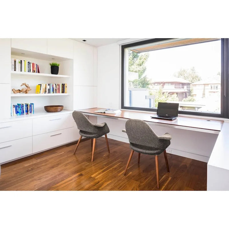 Ensemble de 2 fauteuils modernes en tissu bio avec pieds en bois brun noyer foncé, parfaits pour la salle à manger, le bureau ou comme fauteuil d'appoint.