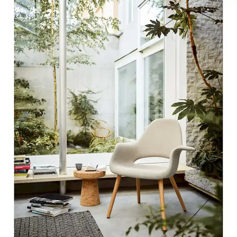 Ensemble de 2 fauteuils modernes en tissu bio avec pieds en bois brun noyer foncé, parfaits pour la salle à manger, le bureau ou comme fauteuil d'appoint.