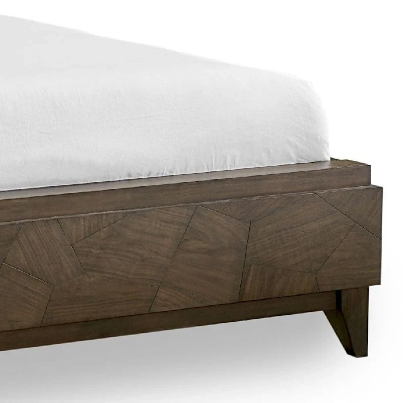 Lit Queen bas en bois d'acajou Dee, motif géométrique brun avoine