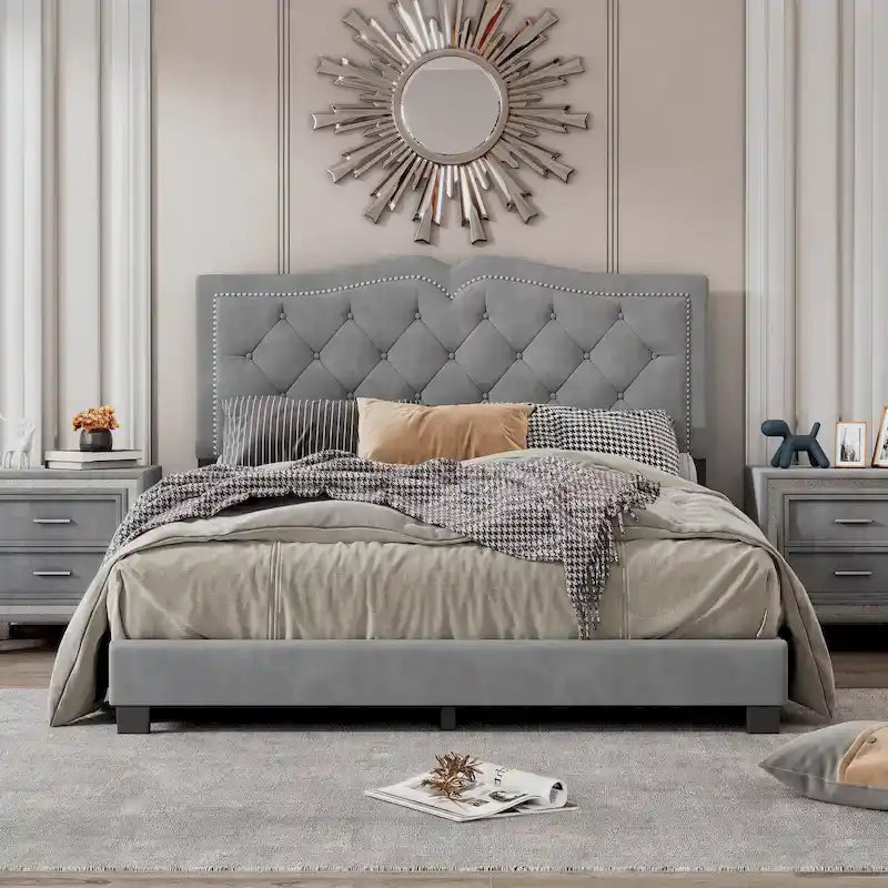 Cadre de lit rembourré Queen Size avec motif à rivets