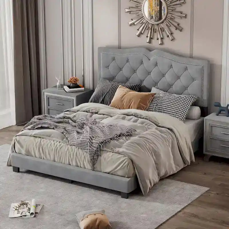 Cadre de lit rembourré Queen Size avec motif à rivets
