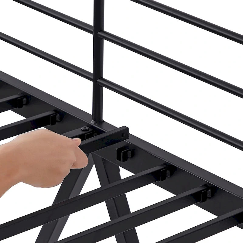 Cadre de lit mezzanine double, structure métallique robuste avec barrière de sécurité sur toute la longueur et escalier amovible pour enfants et adultes
