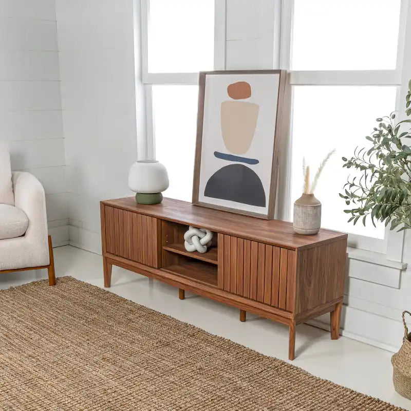 Meuble TV Damien 58 po, style ferme, avec 3 compartiments de rangement et portes coulissantes, compatible avec les téléviseurs jusqu'à 65 po, avec système de gestion des câbles, par JONATHAN Y - 58
