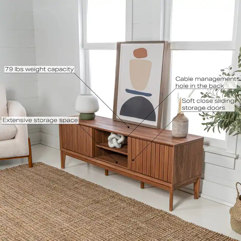 Meuble TV Damien 58 po, style ferme, avec 3 compartiments de rangement et portes coulissantes, compatible avec les téléviseurs jusqu'à 65 po, avec système de gestion des câbles, par JONATHAN Y - 58