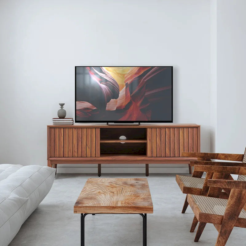Meuble TV Damien 58 po, style ferme, avec 3 compartiments de rangement et portes coulissantes, compatible avec les téléviseurs jusqu'à 65 po, avec système de gestion des câbles, par JONATHAN Y - 58