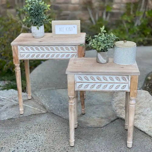 Ensemble de 2 tables d'appoint Audra Farmhouse en bois sculpté