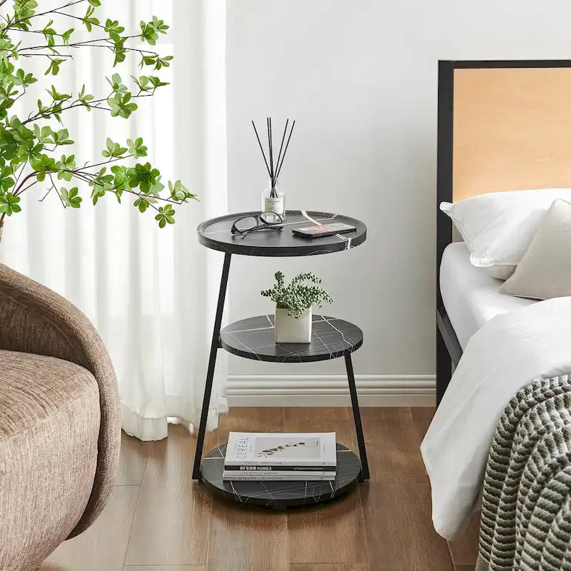 Table d'appoint ronde Skylar à 3 niveaux avec plateau à rebord surélevé et pieds asymétriques en métal de style moderne du milieu du siècle
