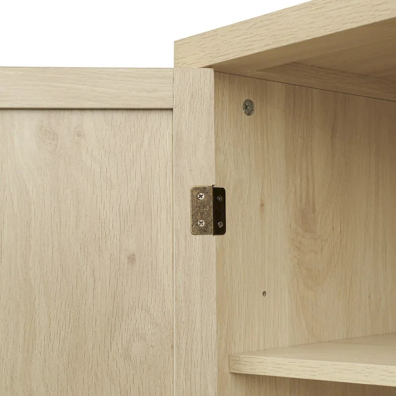 Armoire à 4 portes avec 1 tiroir et 4 étagères intérieures réglables.