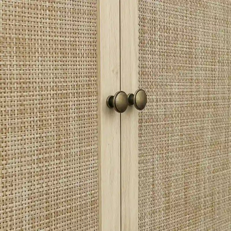 Armoire à 4 portes avec 1 tiroir et 4 étagères intérieures réglables.