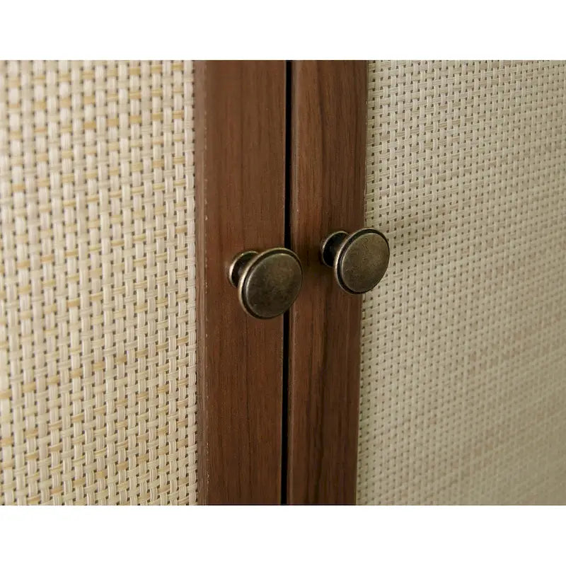 Armoire à 4 portes avec 1 tiroir et 4 étagères intérieures réglables.