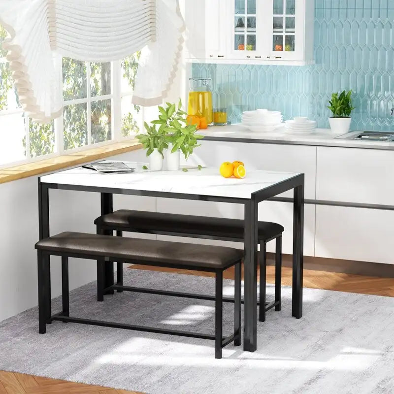 Ensemble de salle à manger 3 pièces en faux marbre, comprenant une table et deux bancs en similicuir pour la salle à manger ou le coin repas.
