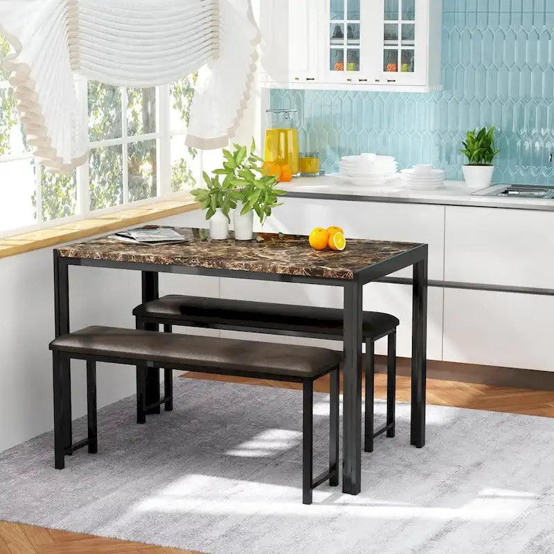 Ensemble de salle à manger 3 pièces en faux marbre, comprenant une table et deux bancs en similicuir pour la salle à manger ou le coin repas.