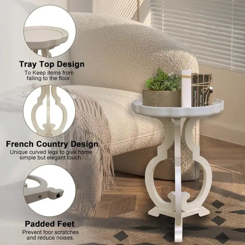 Table d'appoint de style campagnard français en bois avec plateau à bord festonné et pieds incurvés